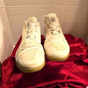 NIKE KYRIE THREE WHITE CHROME 2017 852395-103 MEN'S BASKETBALL SHOES SIZE 12